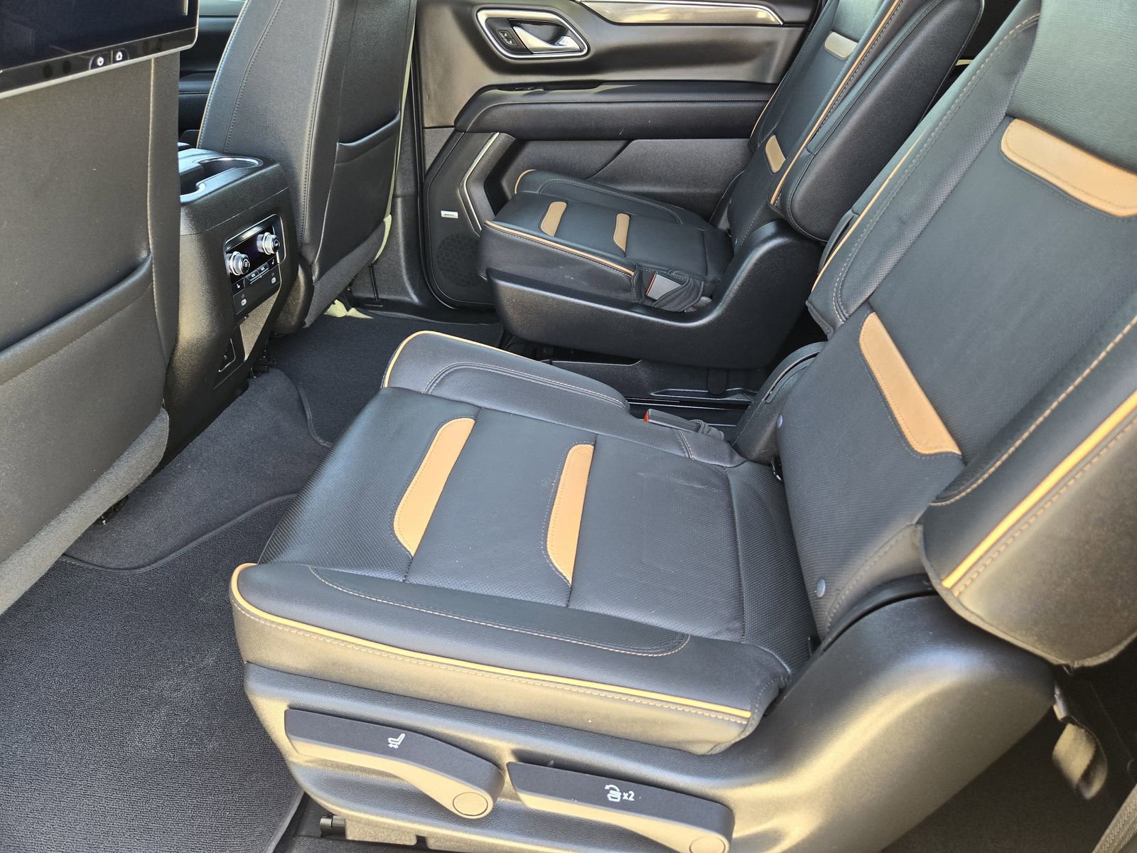 Used 2023 GMC Yukon XL AT4 w/ Technology Package image 33