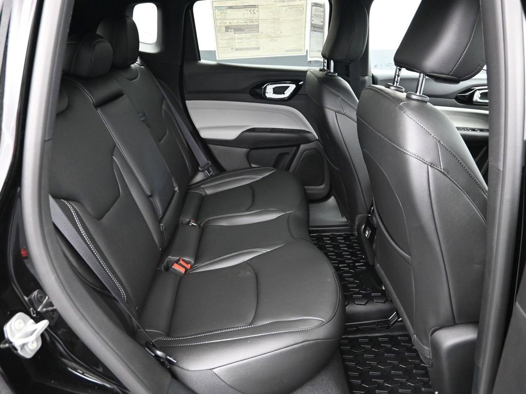 Used 2025 Jeep Compass Limited image 16