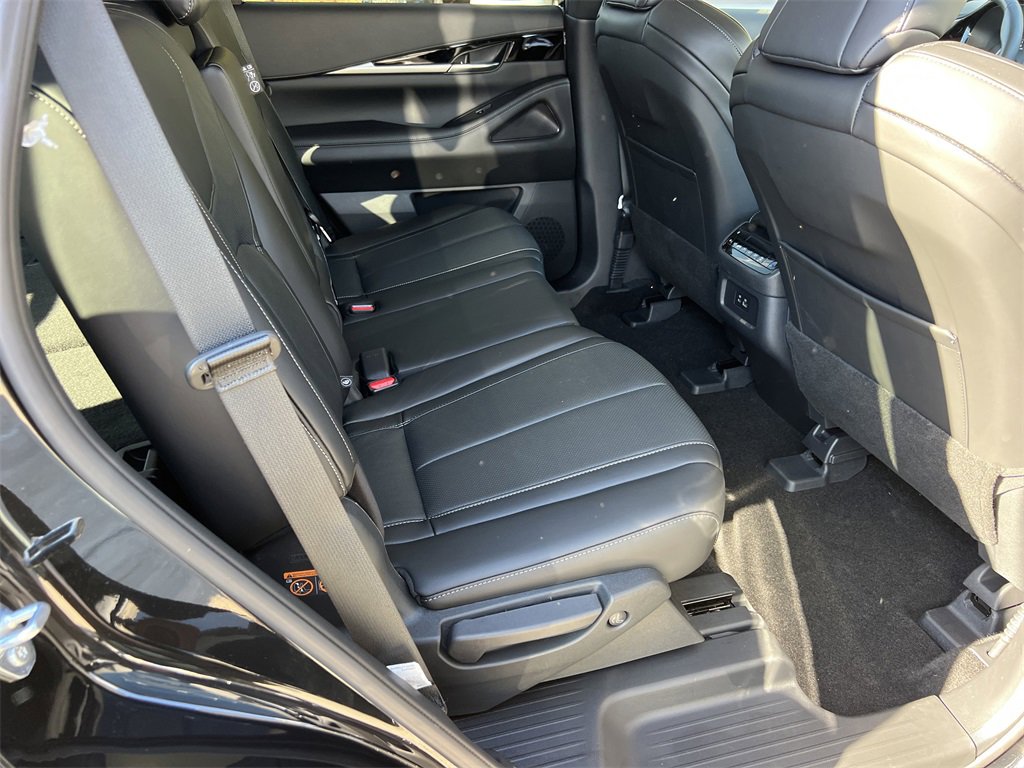 Certified 2025 INFINITI QX60 Pure image 13