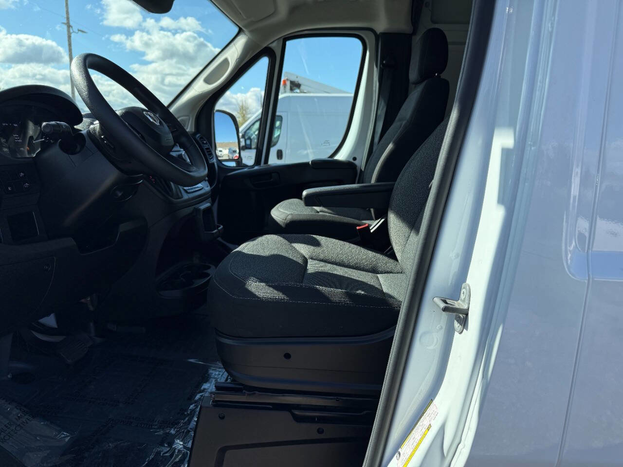 Used 2025 RAM ProMaster 2500 w/ Convenience Group FWD image 15