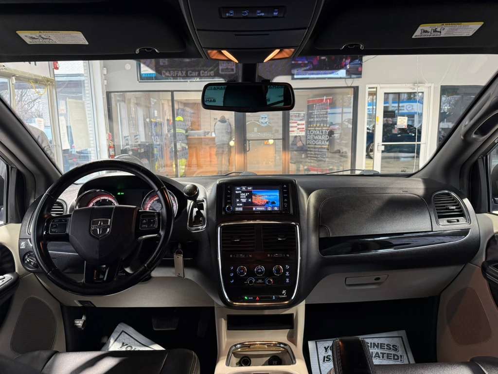 Used 2019 Dodge Grand Caravan SXT FWD image 23