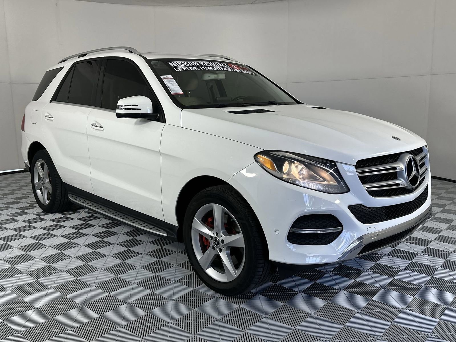 Used 2019 Mercedes-Benz GLE 400 4MATIC image 2
