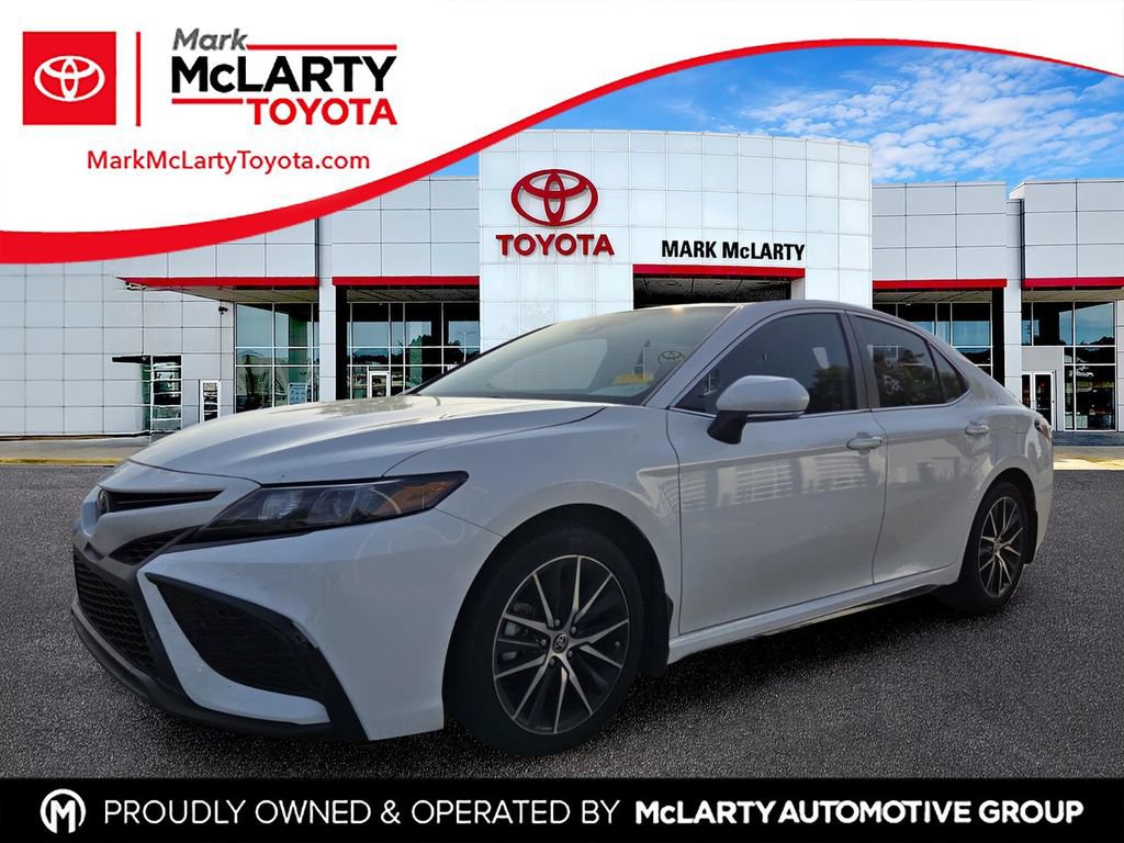 Used 2023 Toyota Camry SE FWD image 1