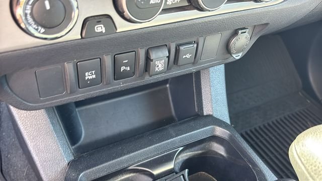 Used 2023 Toyota Tacoma SR5 AWD/4WD image 19