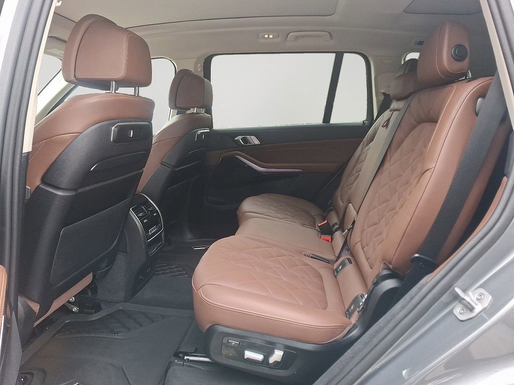 Certified 2024 BMW X7 xDrive40i image 8