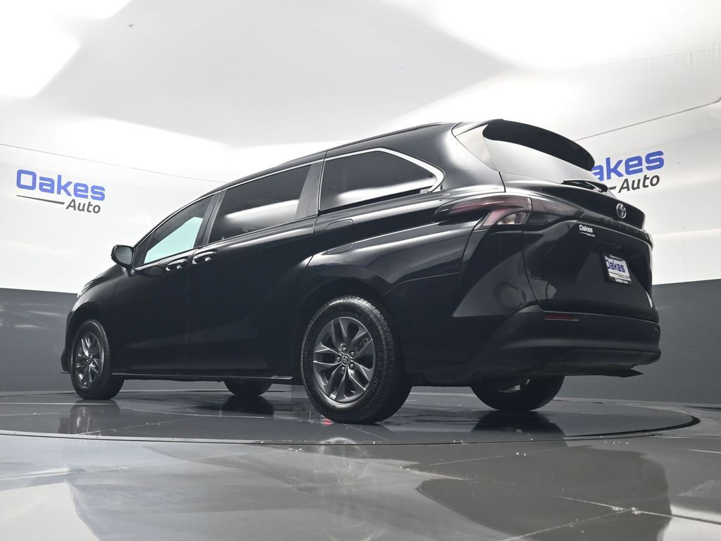 Used 2024 Toyota Sienna XLE image 44