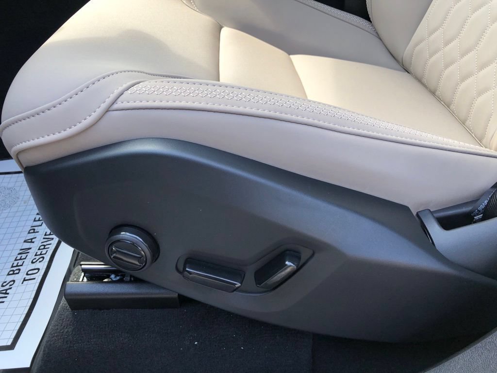 New 2026 Volvo XC90 B6 Plus w/ Protection Package Premier AWD/4WD image 7
