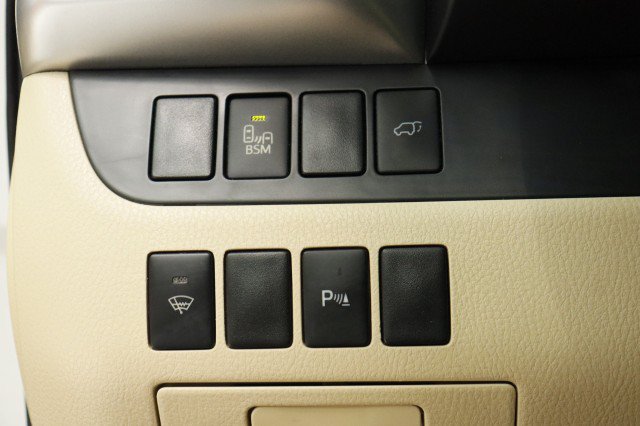 Used 2014 Toyota Highlander Limited FWD image 9