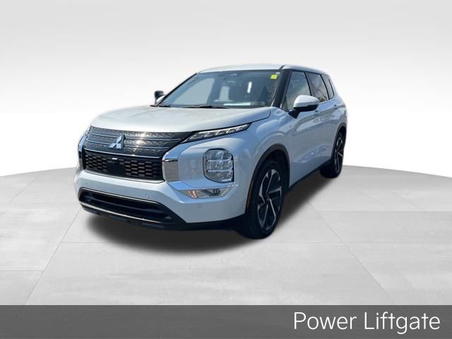 Used 2024 Mitsubishi Outlander SE image 3