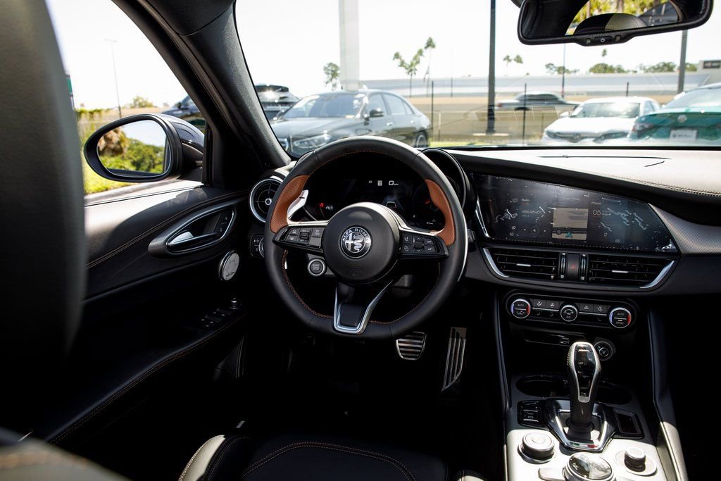 New 2025 Alfa Romeo Giulia w/ Driving Assist Package image 34