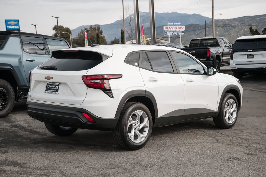 New 2026 Chevrolet Trax LS w/ LS Convenience Package FWD image 5