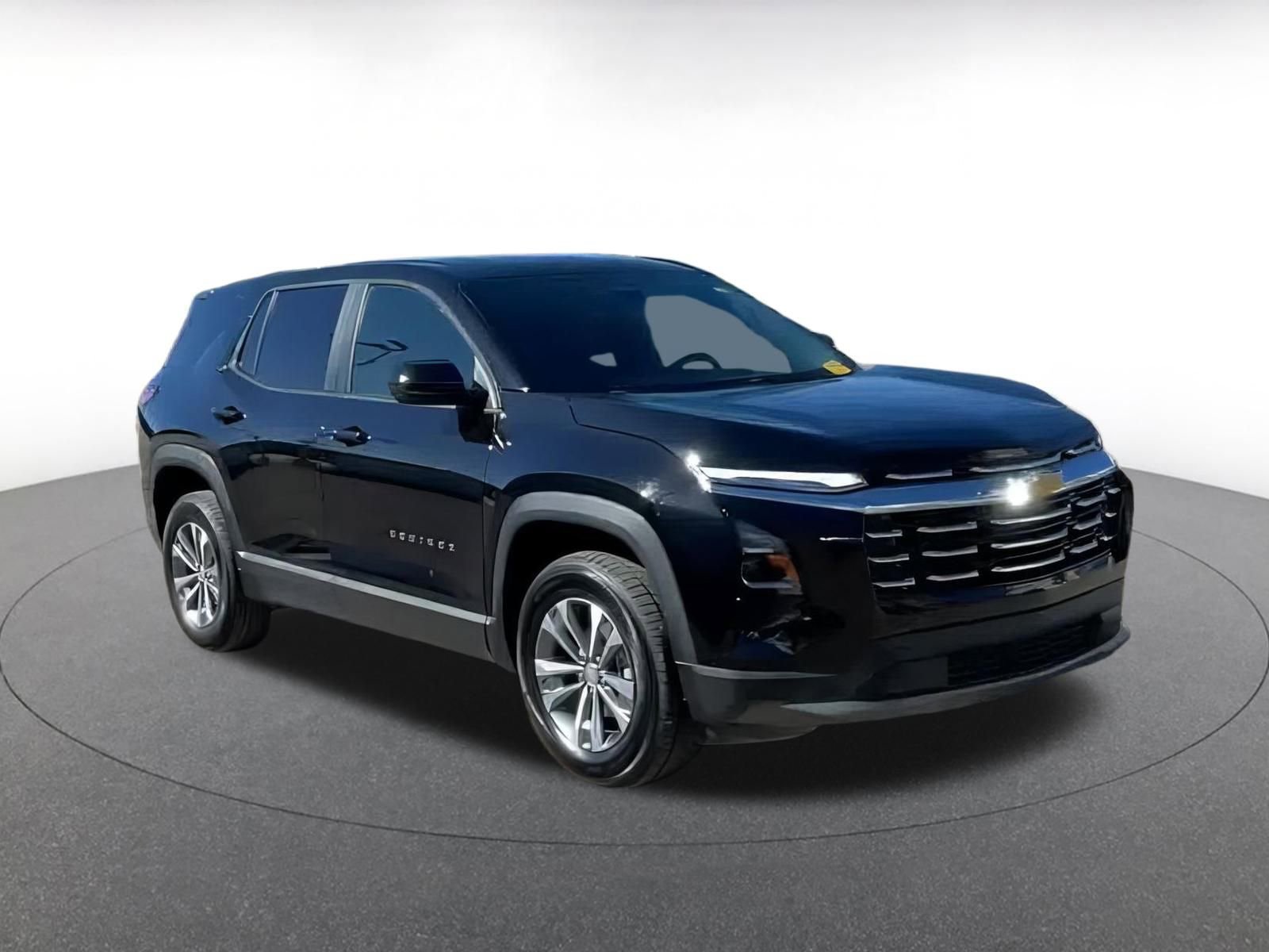 Used 2025 Chevrolet Equinox LT image 3