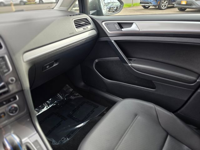 Used 2016 Volkswagen e-Golf SEL Premium image 35