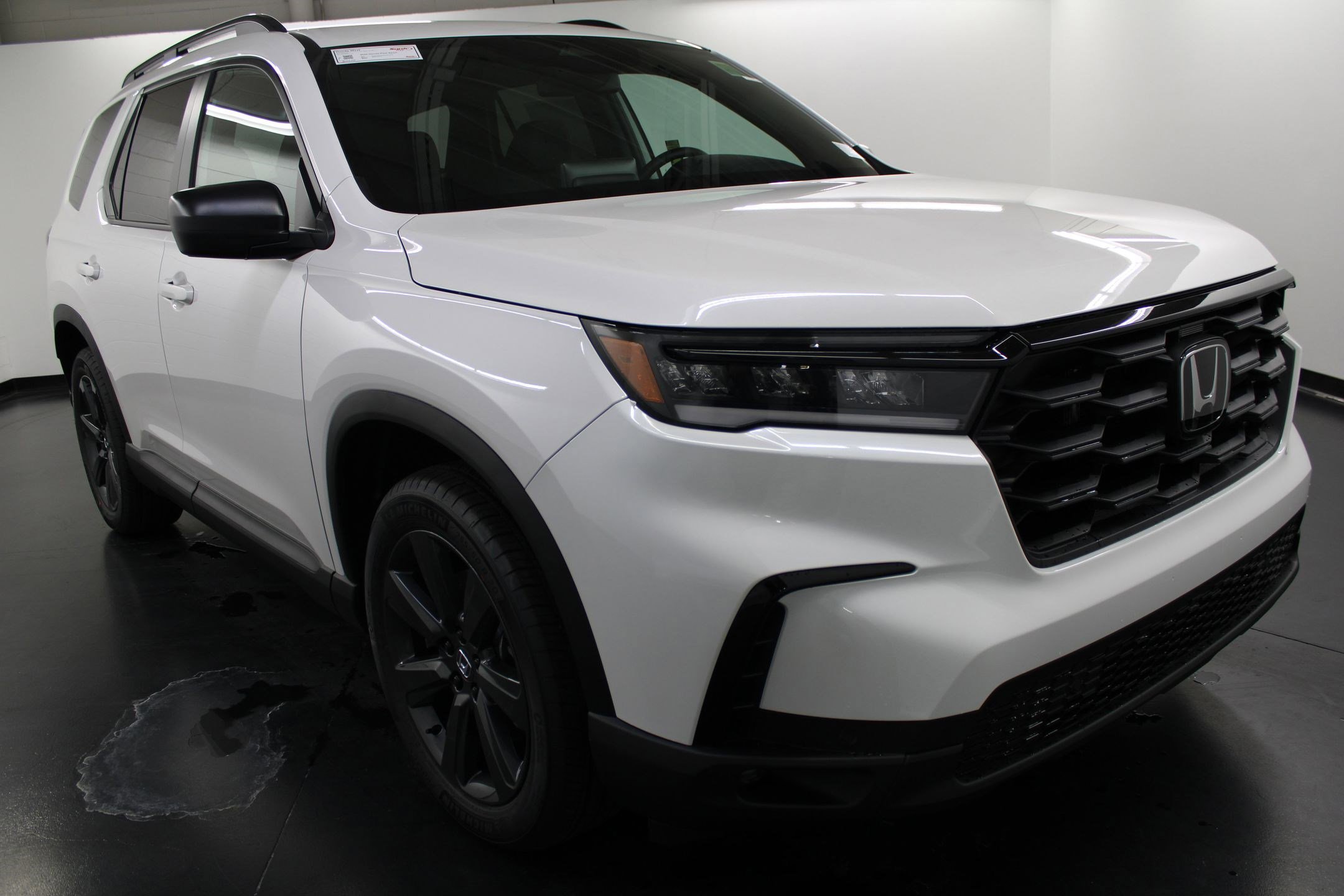 New 2025 Honda Pilot Sport image 7