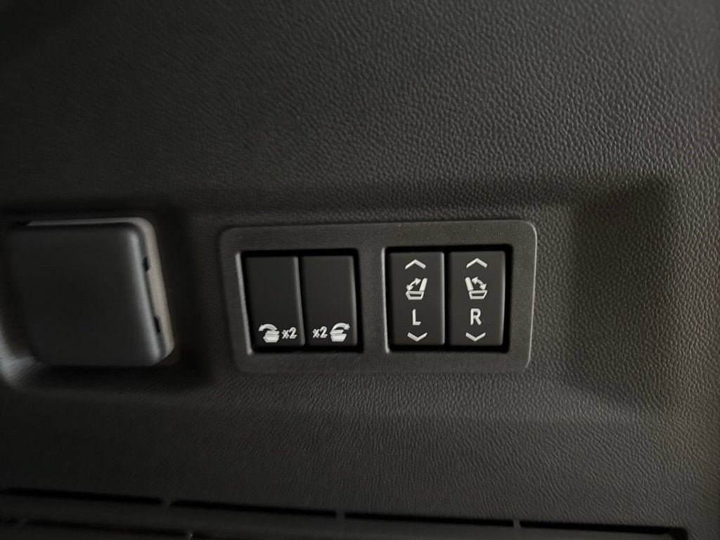 New 2026 GMC Yukon Denali w/ Advanced Technology Package AWD/4WD image 19