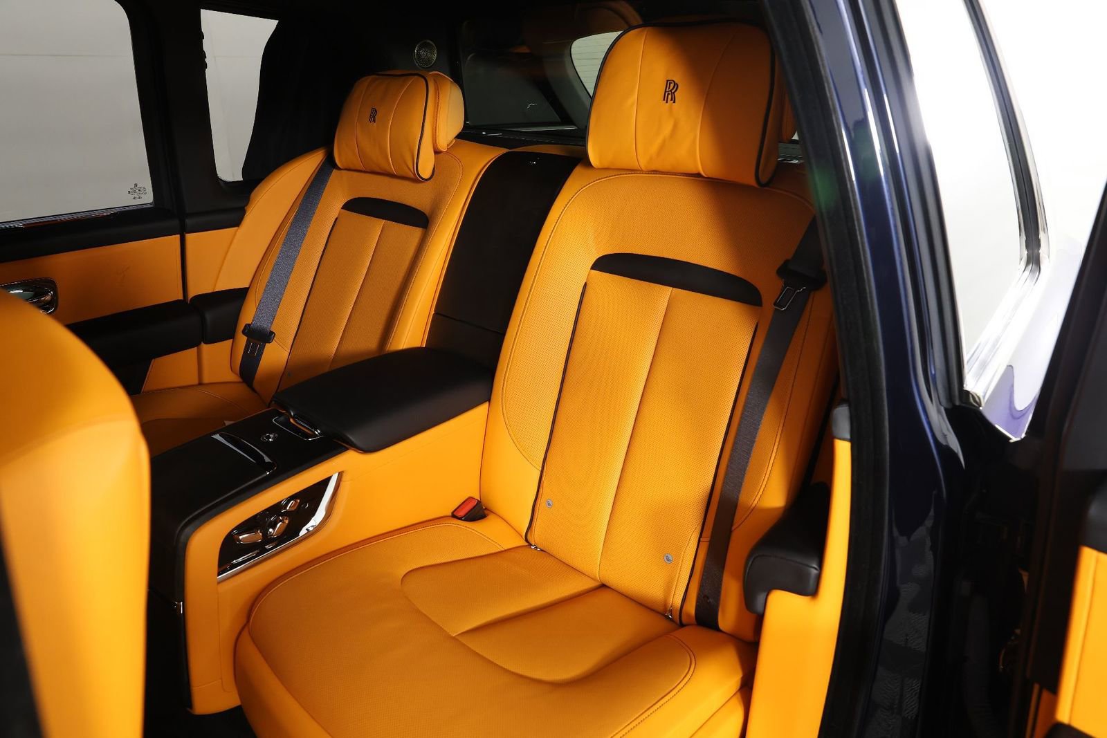 Used 2022 Rolls-Royce Cullinan w/ Cullinan Package AWD/4WD image 36