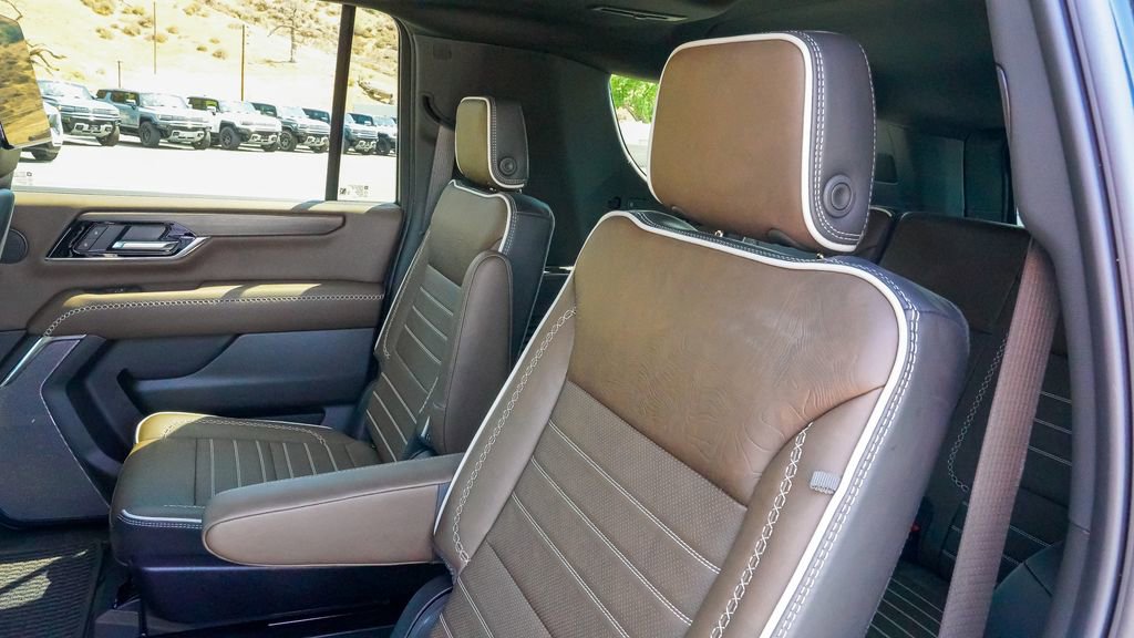 New 2026 GMC Yukon XL Denali Ultimate AWD/4WD image 12
