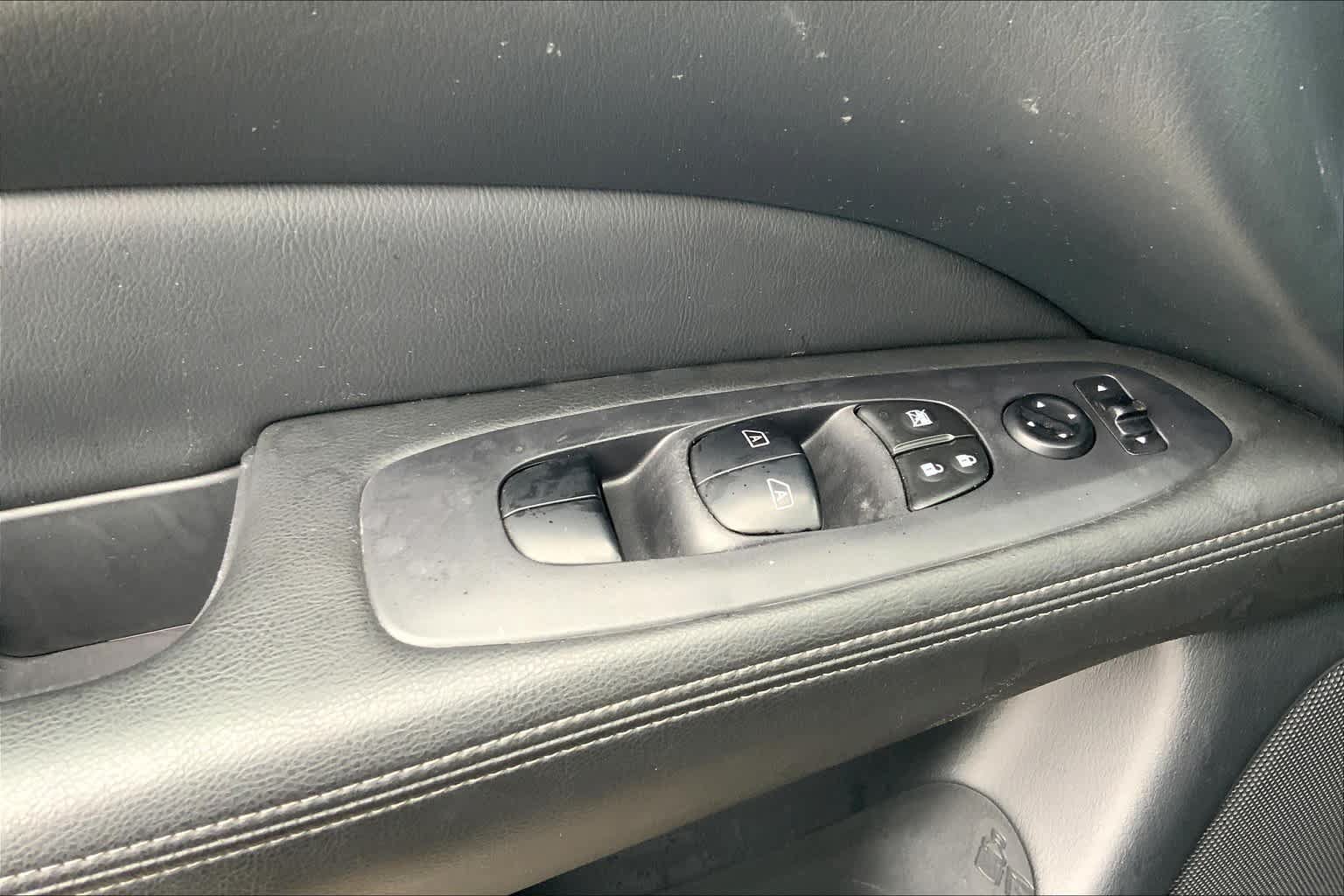 Used 2020 Nissan Pathfinder SV FWD image 33