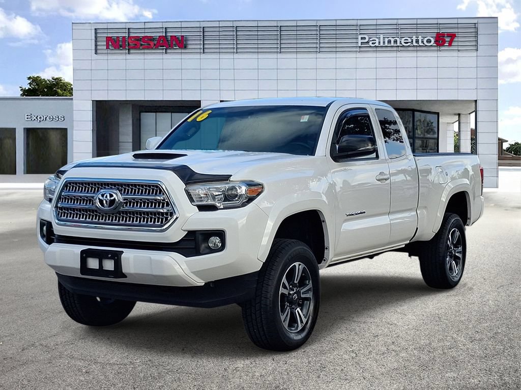 Used 2016 Toyota Tacoma TRD Sport w/ Towing Package AWD/4WD image 3
