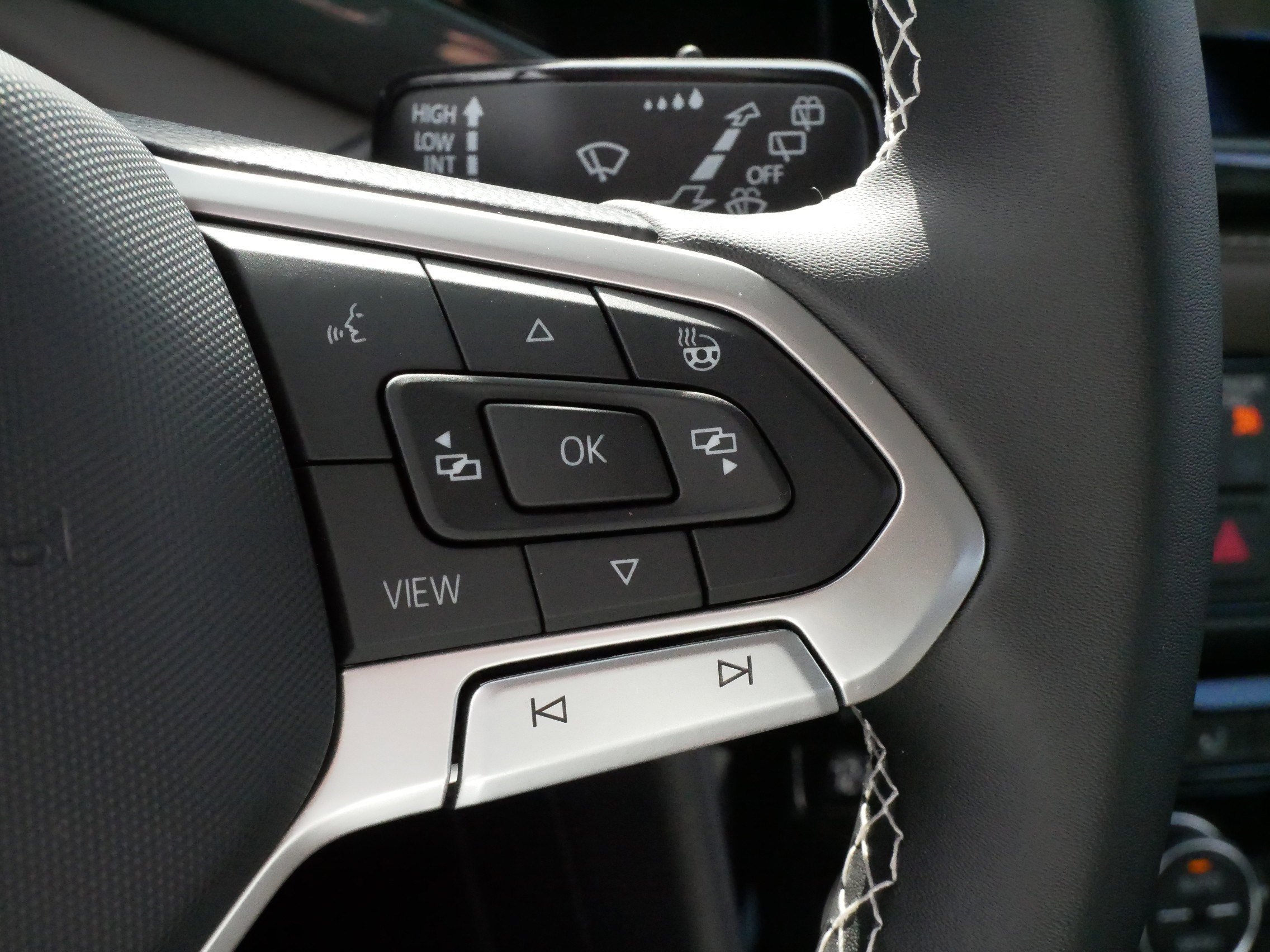 Used 2023 Volkswagen Taos SEL image 25