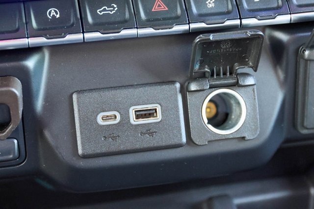 Used 2021 GMC Sierra 1500 SLT w/ SLT Convenience Package image 27