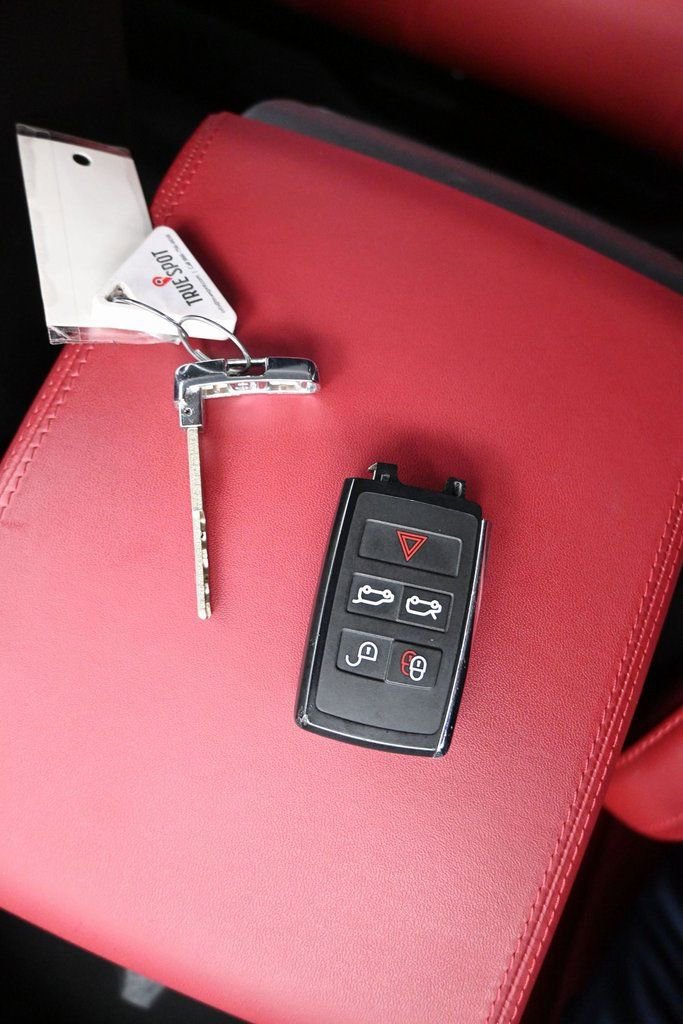 Used 2024 Jaguar I-PACE R-Dynamic HSE image 11