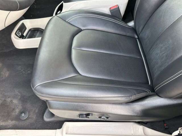 Used 2024 Chrysler Pacifica Touring-L image 20