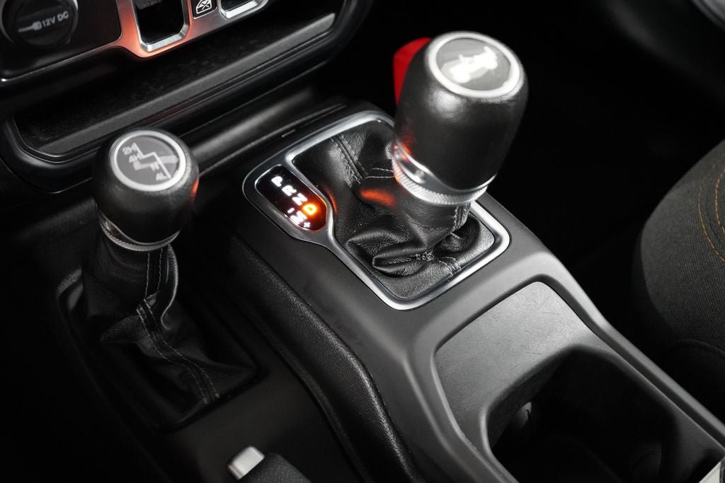 Used 2024 Jeep Wrangler Unlimited Sahara AWD/4WD image 19