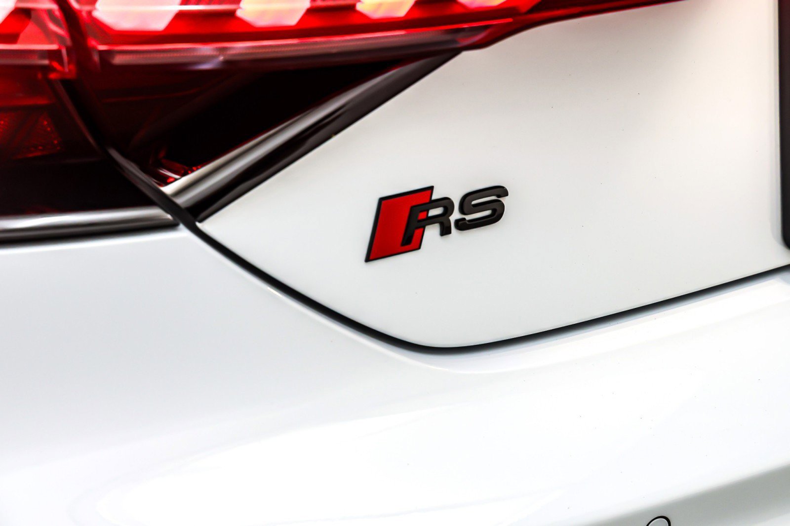 Used 2024 Audi RS e-tron GT w/ Carbon Performance Package image 10