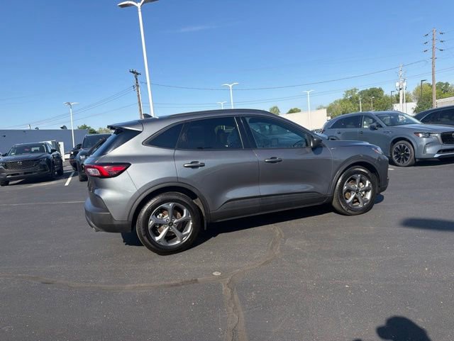 Used 2025 Ford Escape ST-Line FWD image 8