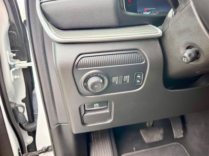 Used 2024 Jeep Wagoneer L Series II RWD image 13