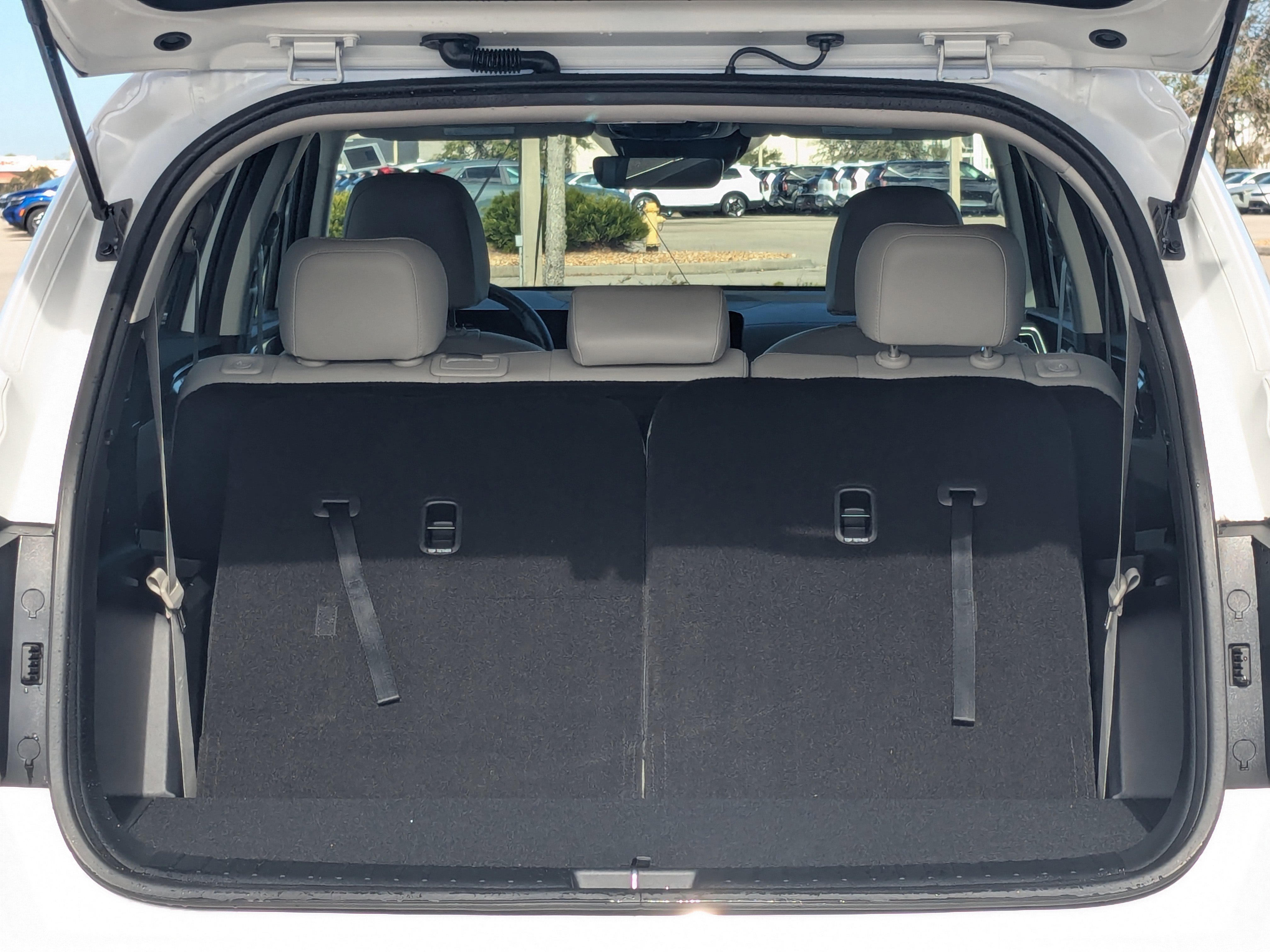 Certified 2025 Kia Sorento S w/ Panoramic Sunroof Package image 12