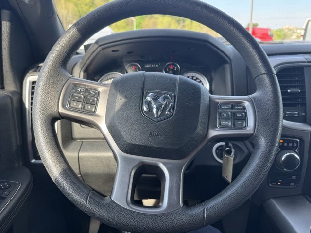 Used 2022 RAM 1500 Classic Warlock w/ Ceramic Gray Warlock Package AWD/4WD image 18