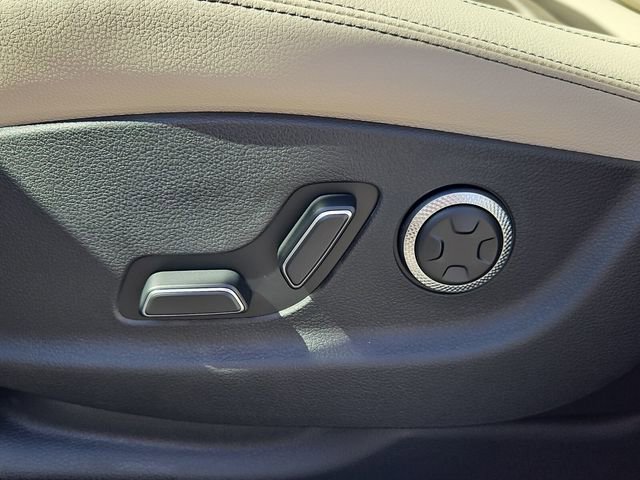 Used 2026 Genesis GV70 2.5T Select image 12