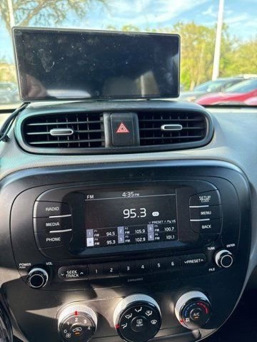 Used 2018 Kia Soul image 11