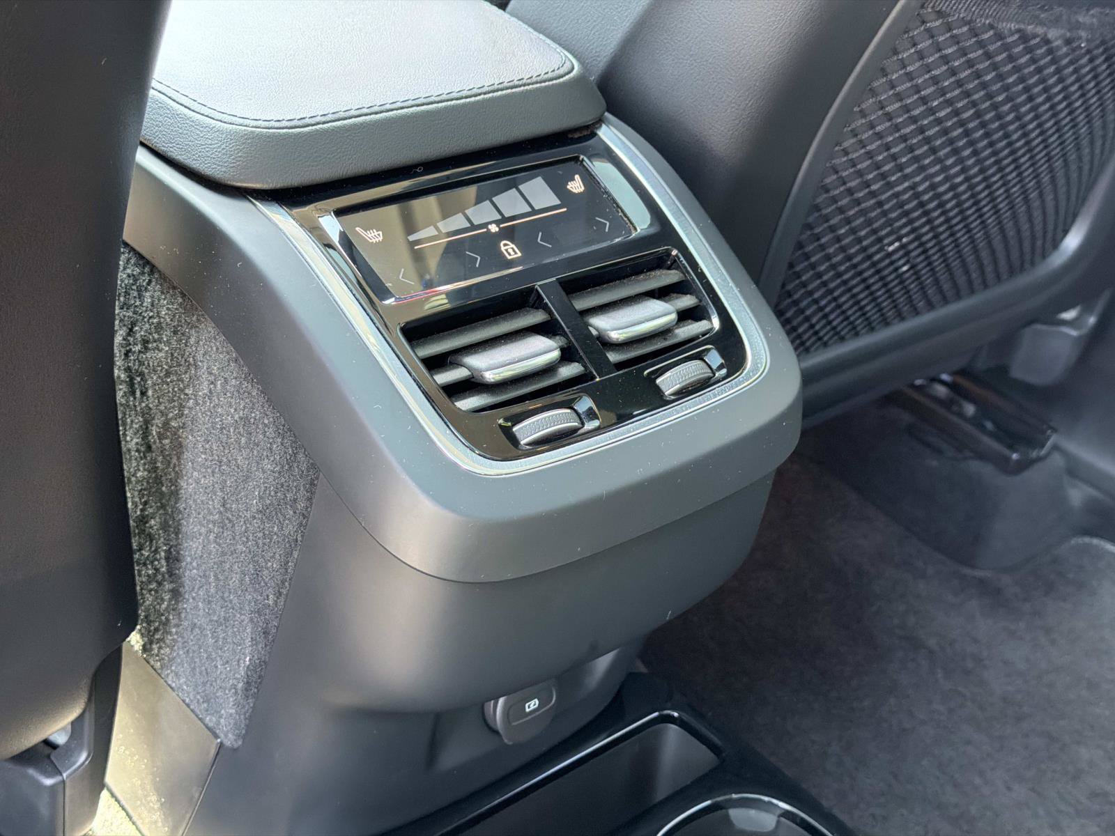 Certified 2023 Volvo XC90 B6 Plus w/ Protection Package Premier AWD/4WD image 22