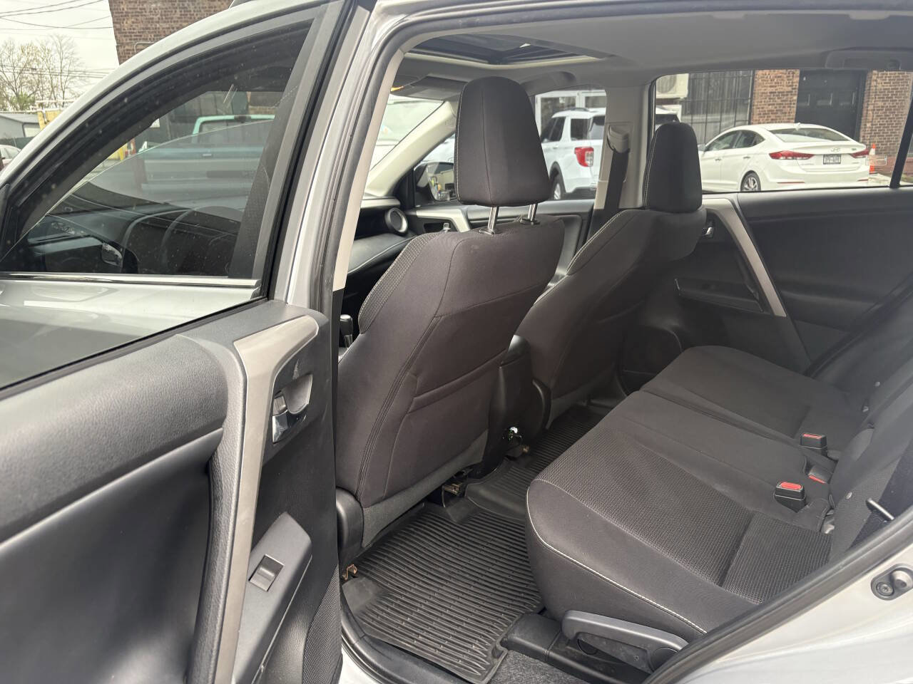 Used 2016 Toyota RAV4 XLE AWD/4WD image 20