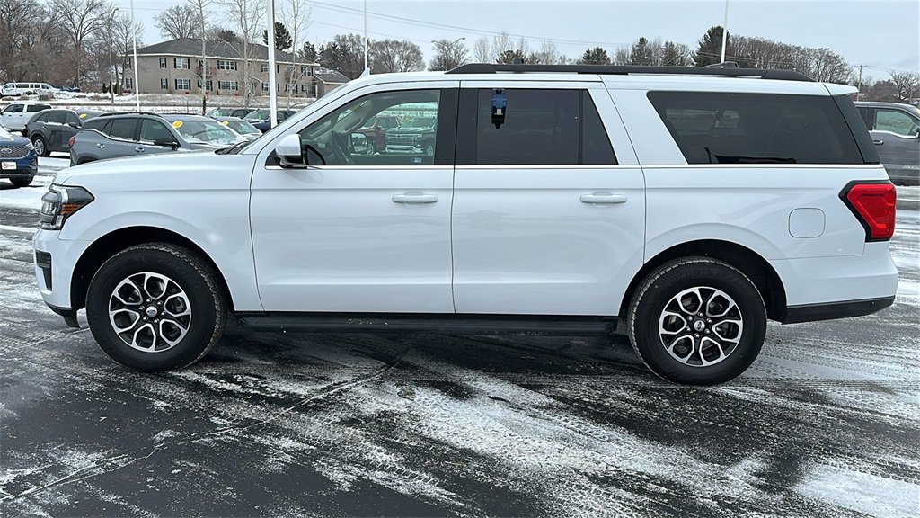 Used 2024 Ford Expedition Max XLT image 4