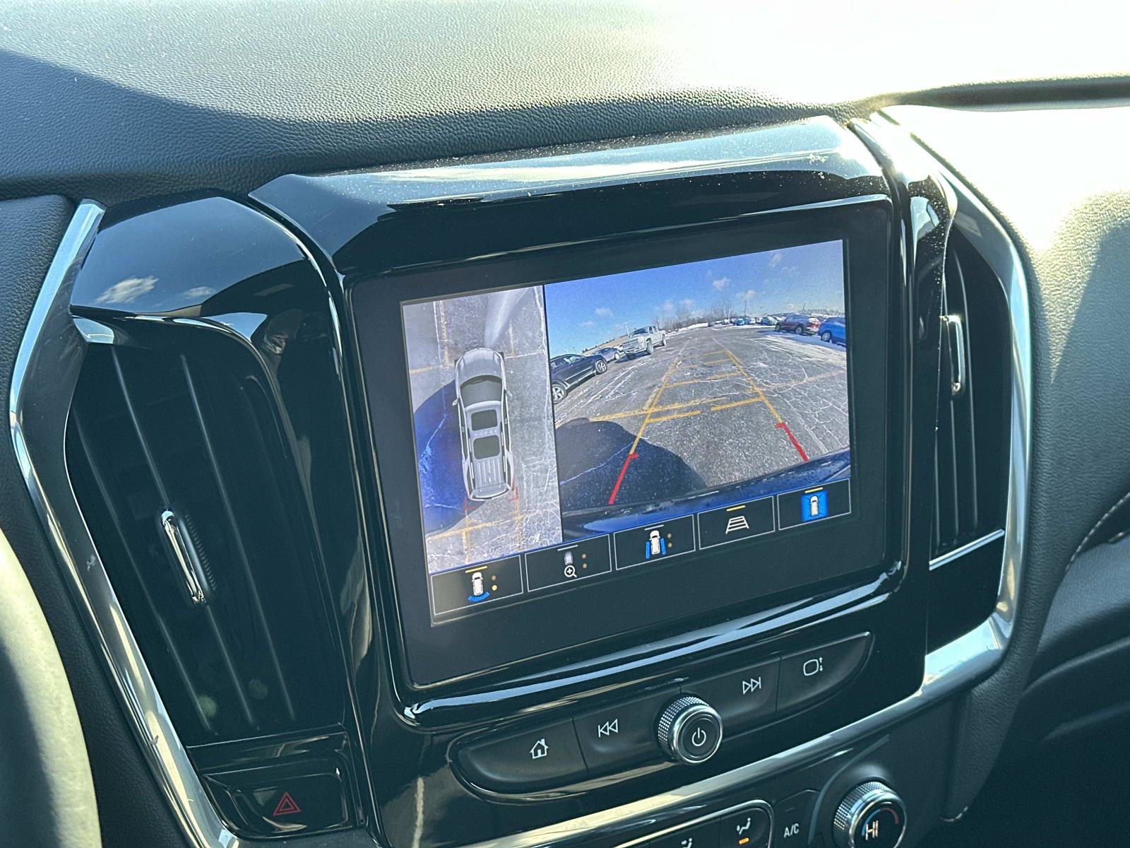 Certified 2023 Chevrolet Traverse LT w/ Rear Camera Mirror Package image 29