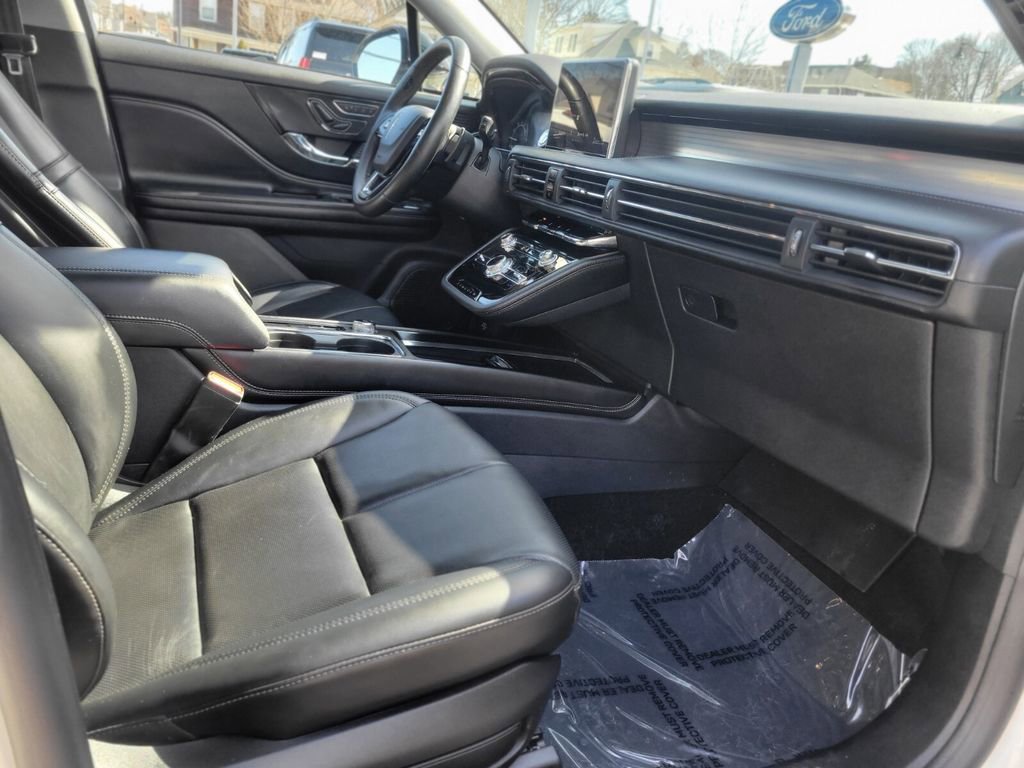 Used 2022 Lincoln Corsair AWD w/ Equipment Group 101A image 9
