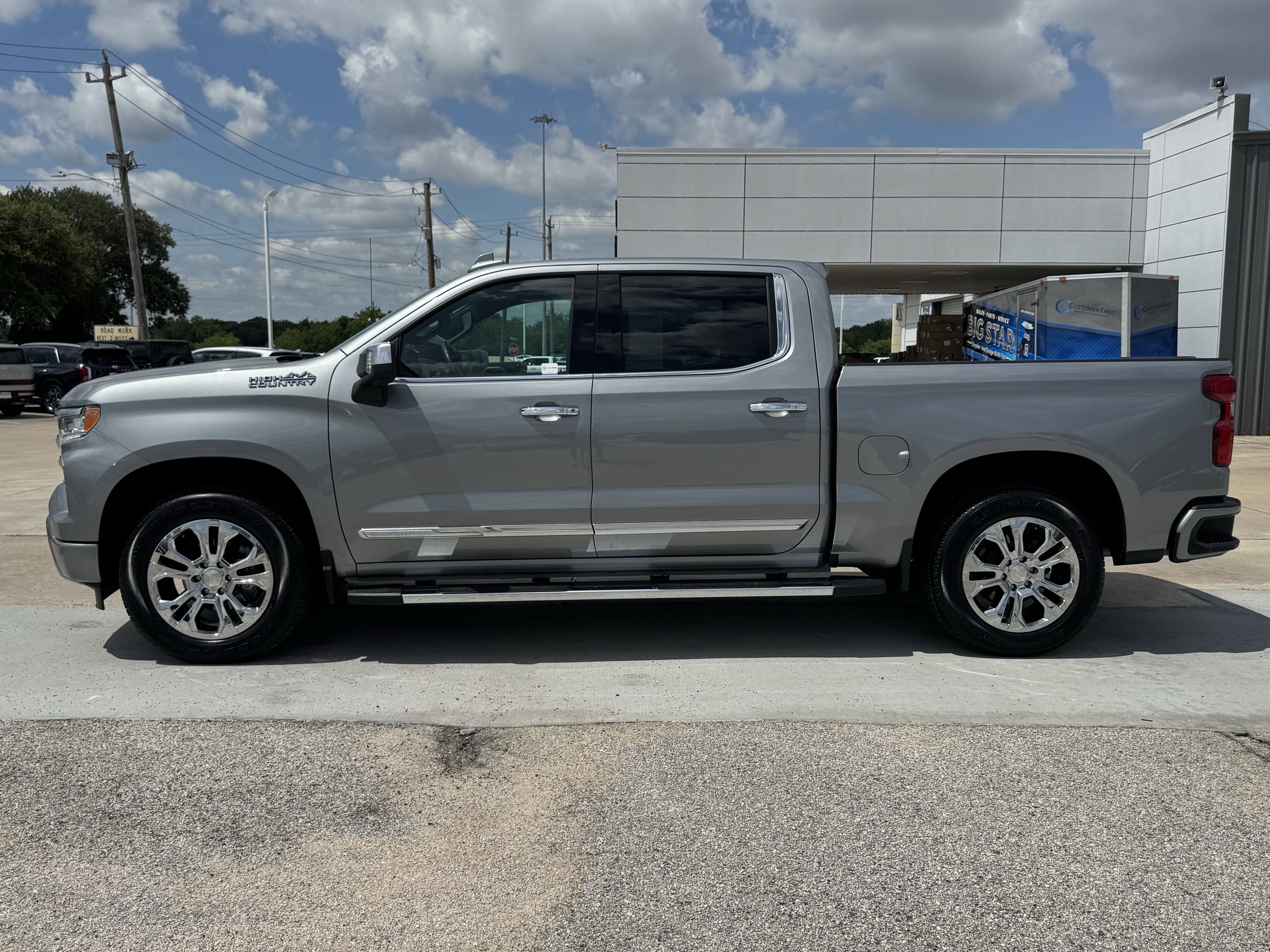Used 2024 Chevrolet Silverado 1500 High Country w/ Technology Package AWD/4WD image 7