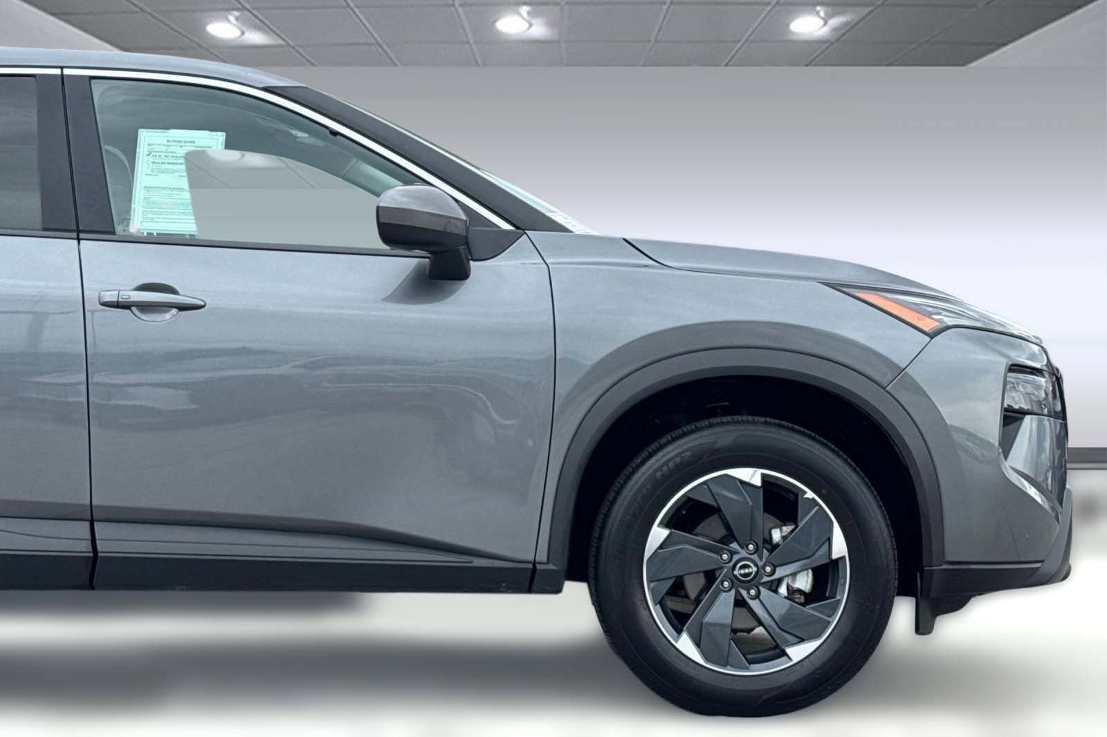 Used 2025 Nissan Rogue SV AWD/4WD image 34