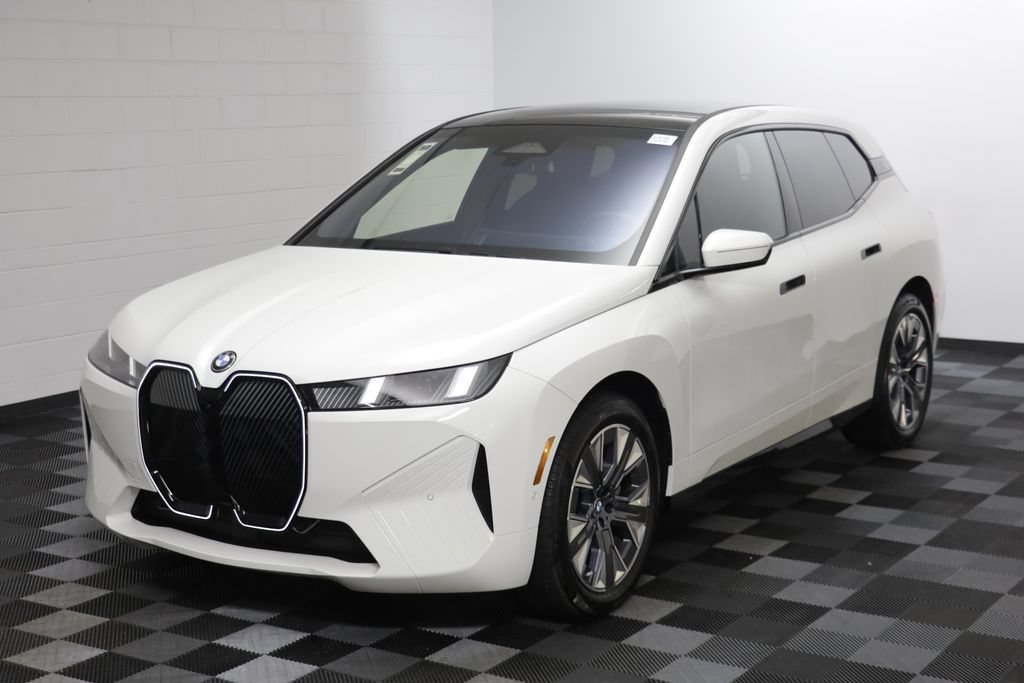 Used 2026 BMW iX xDrive45 w/ Premium Package AWD/4WD image 2
