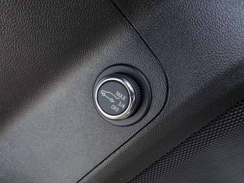 Used 2023 GMC Acadia SLE w/ Driver Convenience Package image 18