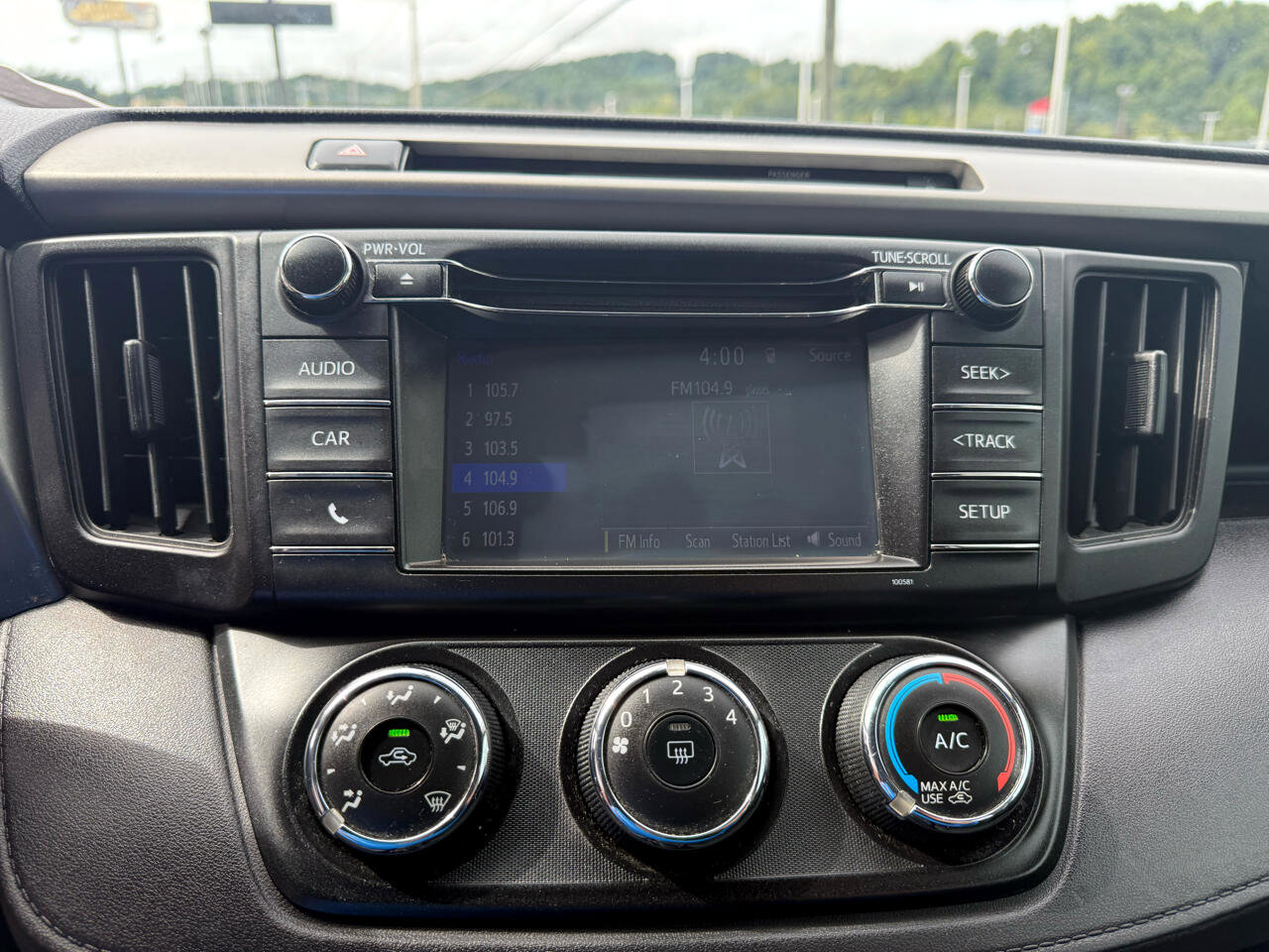 Used 2016 Toyota RAV4 LE image 9