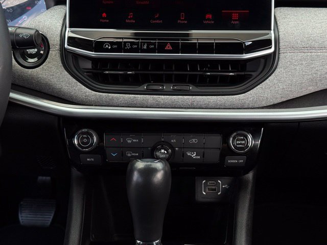 Used 2023 Jeep Compass Latitude w/ Sun and Sound Group AWD/4WD image 27