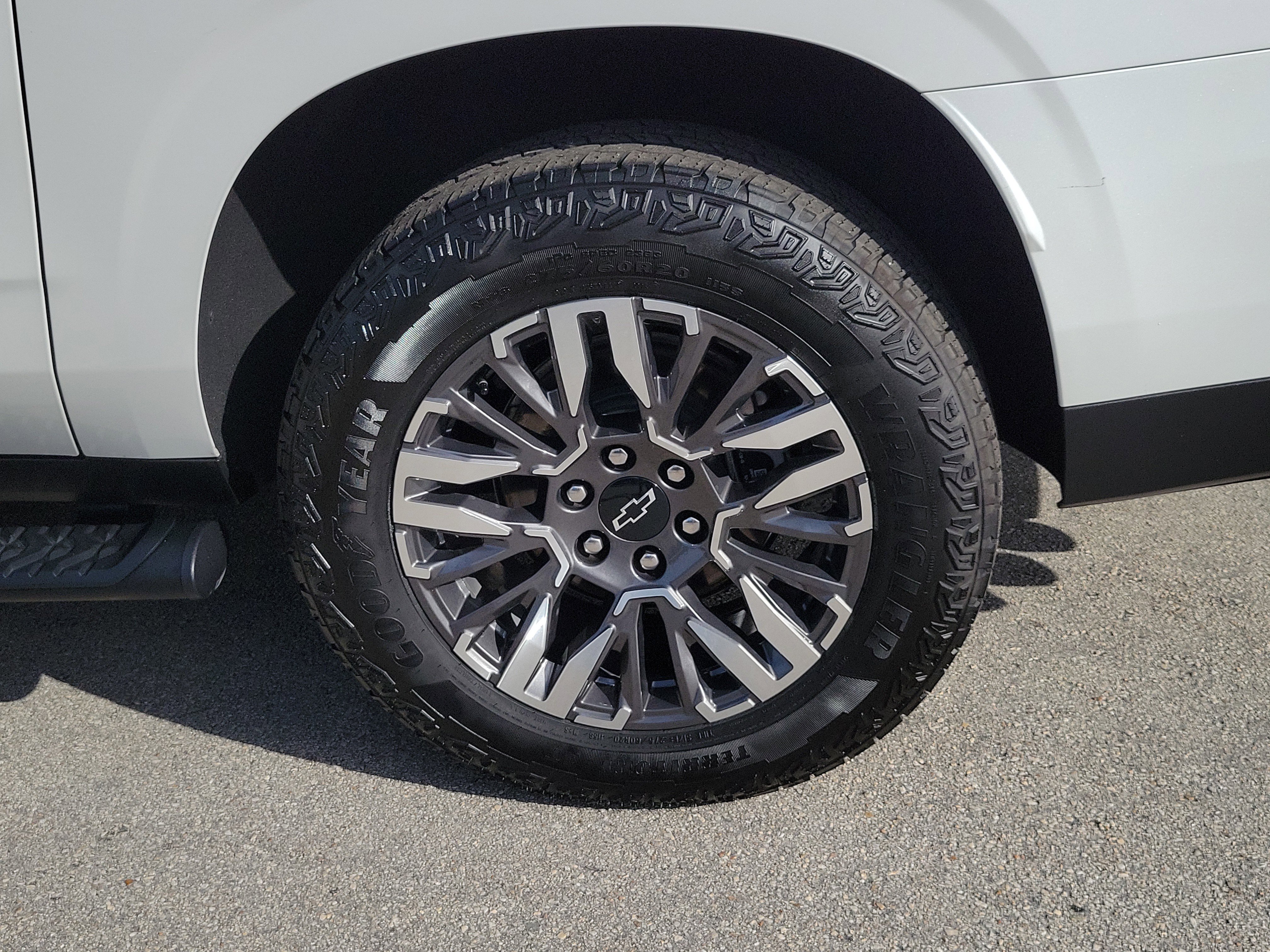 Used 2025 Chevrolet Suburban Z71 AWD/4WD image 30