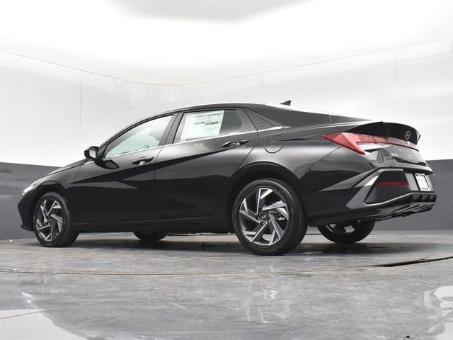 Used 2025 Hyundai Elantra SEL FWD image 42