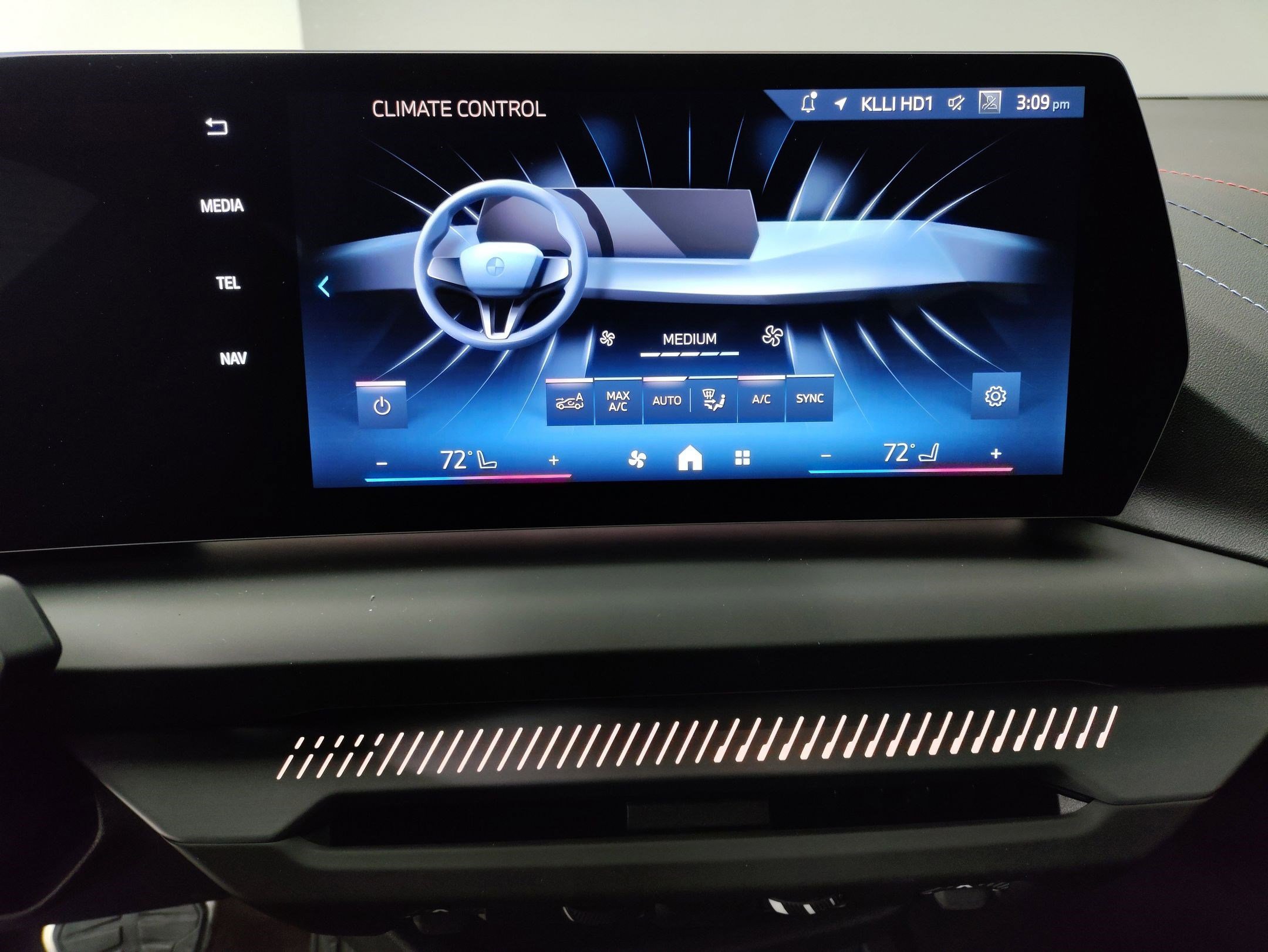 Used 2025 BMW 228i xDrive w/ M Sport Package image 23