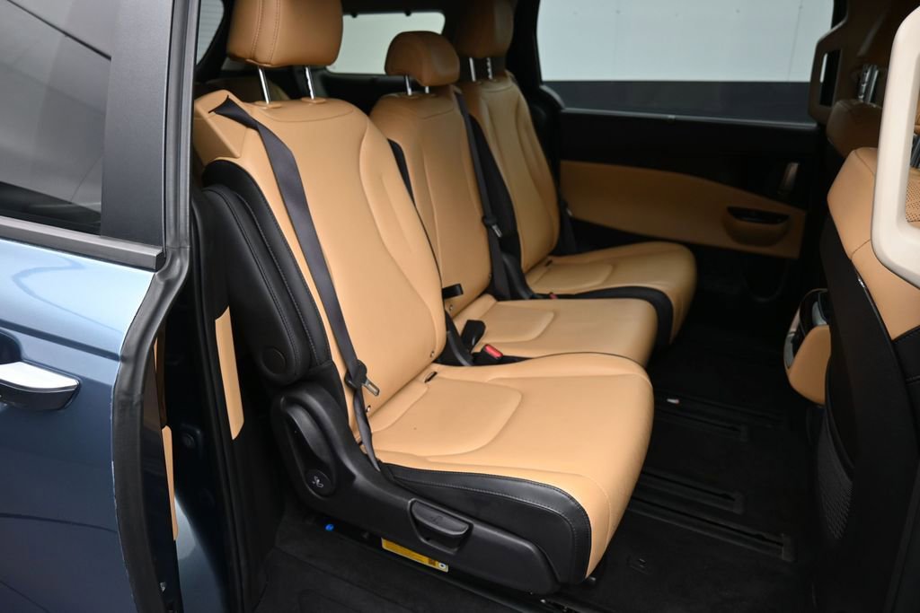 Used 2024 Kia Carnival EX FWD image 25